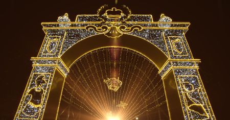 Parki, ogrody, a nawet góry w blasku zimowych iluminacji. Wyglądają bajecznie!