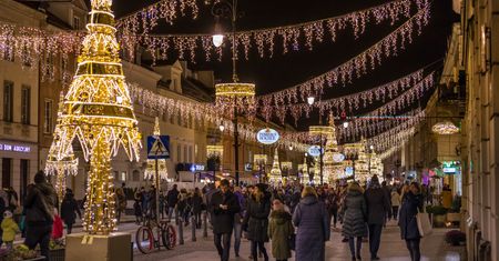 Świąteczna iluminacja Warszawa 2019. Ulice przygotowują się na Święta. Pierwszy pokaz 7 grudnia 2019