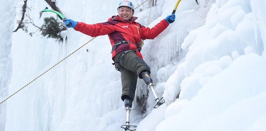 Chińczyk z amputowanymi nogami zdobył Mount Everest