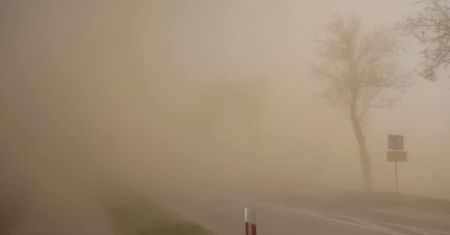 Pył znad Sahary niebezpieczny dla zdrowia. Uważaj na oczy i gardło