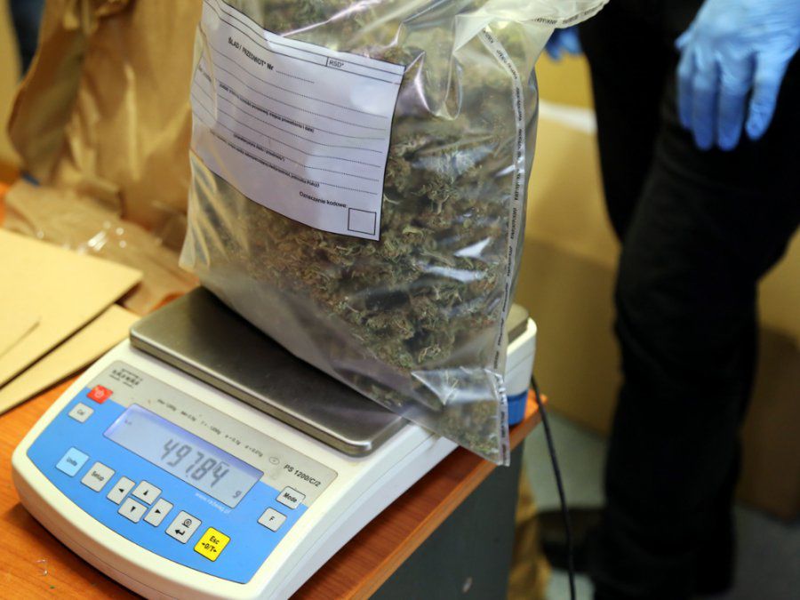 Zabezpieczono 57 kilogramów suszu konopnego. 