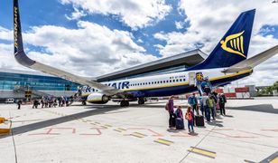 Ryanair zatrudni w Polsce 200 stewardes i stewardów. Znamy zarobki