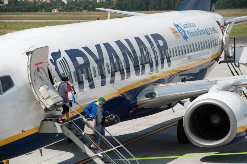 Podwójne przewalutowanie w Ryanair - przewoźnik oskarża Visę, Visa linię, a UOKiK radzi...