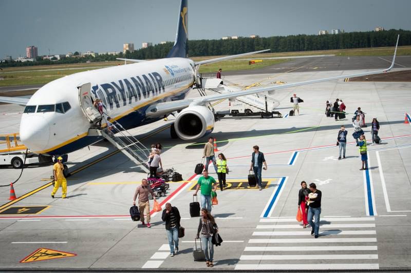 Ryanair podnosi opłaty za bagaż!