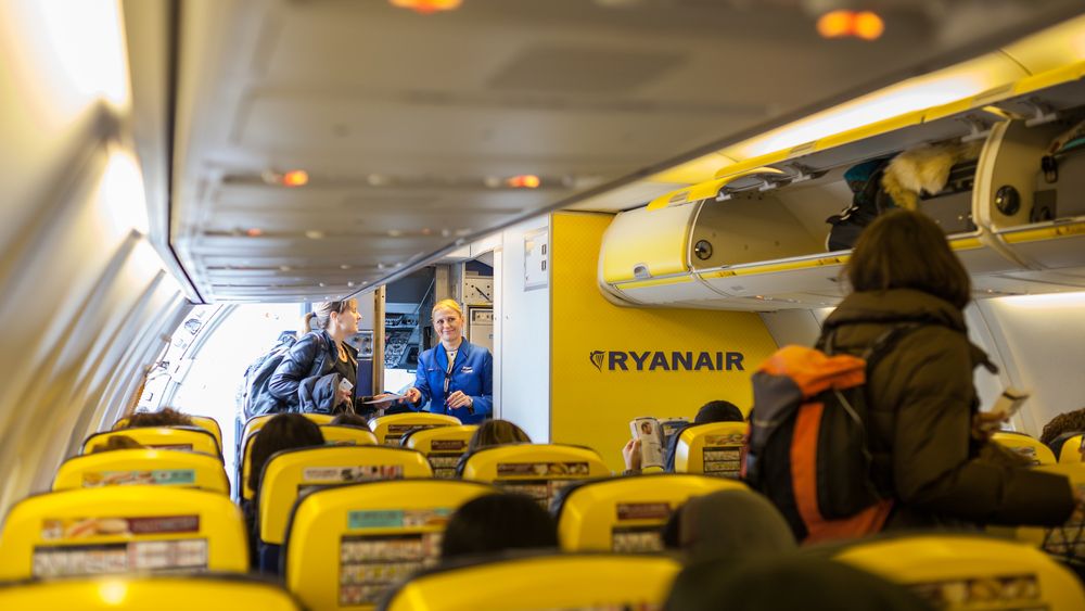 Za duży bagaż podręczny w Ryanairze trzeba płacić.