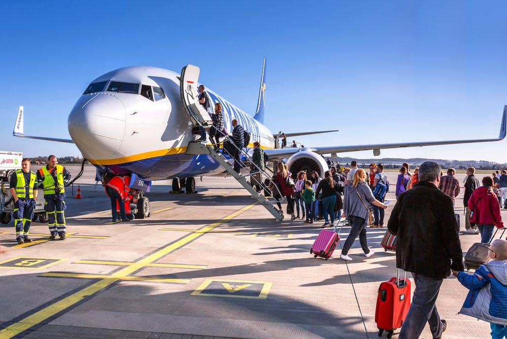 LOT i Ryanair konkurencją dla PKP? Na krajowych trasach jeszcze nigdy nie latało tylu pasażerów