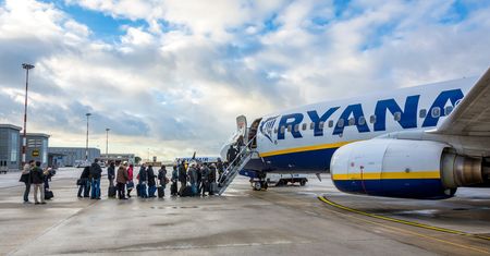 Pasażerowie Ryanaira zamiast 3 godzin lecieli dobę. Wylądowali w innym kraju
