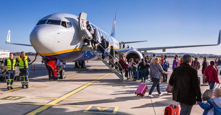 Ryanair chce walczyć z pijanymi pasażerami. Proponuje ograniczyć sprzedaż alkoholu na lotniskach