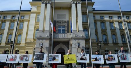 Koniec z obowiązkowym przyjmowaniem uchodźców. Ale KE będzie do tego zachęcać