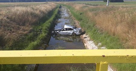 Tragiczny wypadek w Kosiłach. Samochód wpadł do kanału