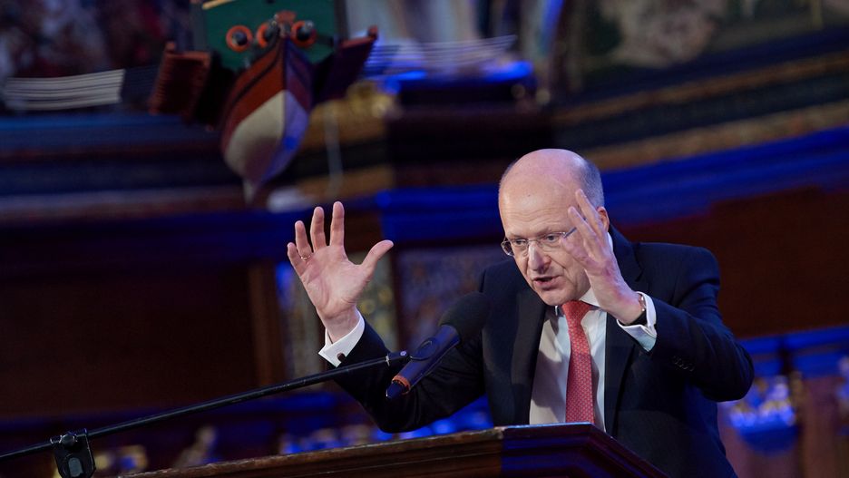 Szef Trybunału Sprawiedliwości Koen Lewaerts podczas przemówienia w Gdańsku