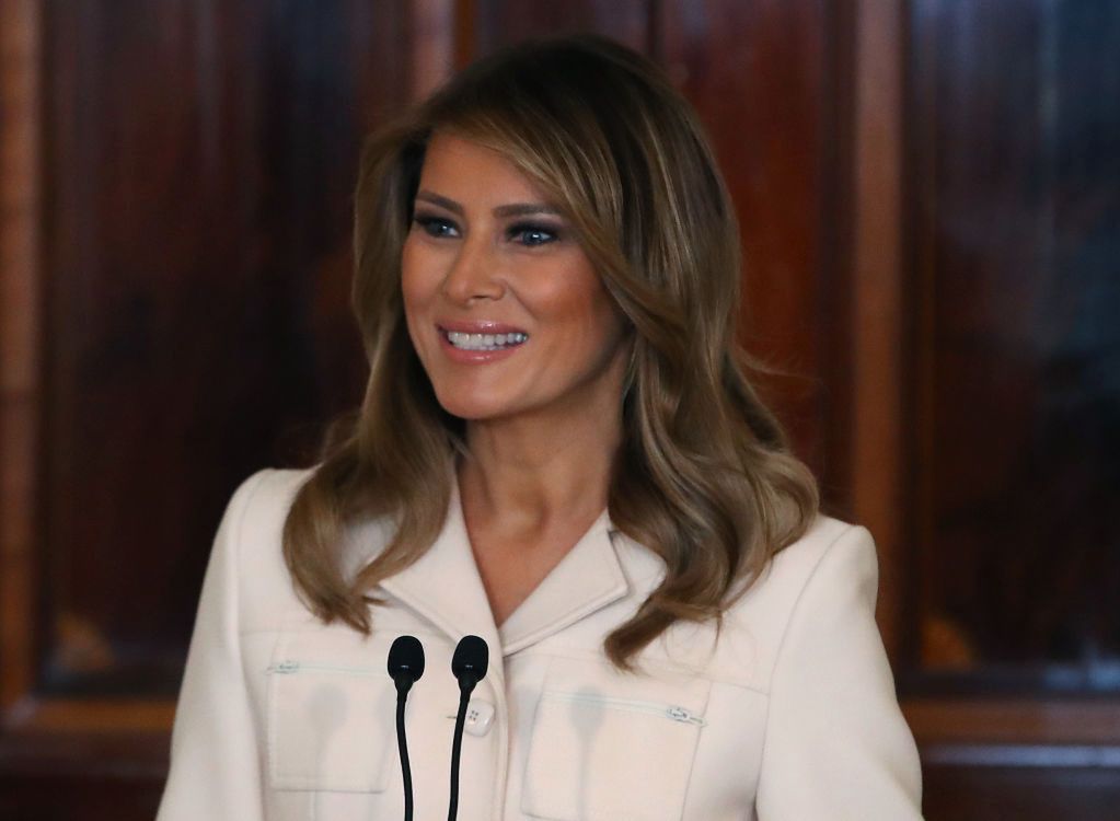 Melania Trump w spódnicy z motywem wężowej skóry. To hit tej wiosny