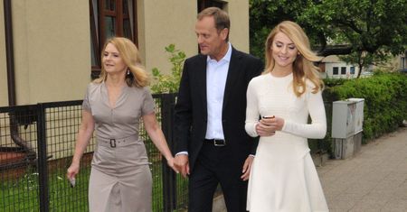 Donald Tusk pokazał zdjęcie córki i wnuczki. "Tęsknota w czasach zarazy"
