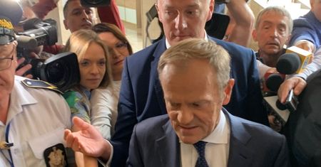 Donald Tusk przed komisją ds. VAT. Transmisja NA ŻYWO