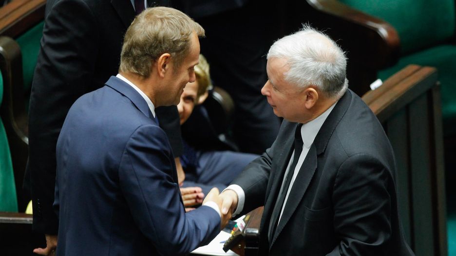 Donald Tusk i Jarosław Kaczyński po exposé premier Ewy Kopacz