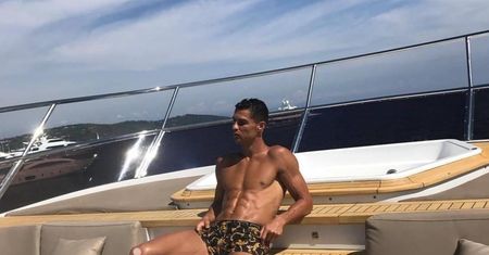 Cristiano Ronaldo na wakacjach z synem. Są identyczni!