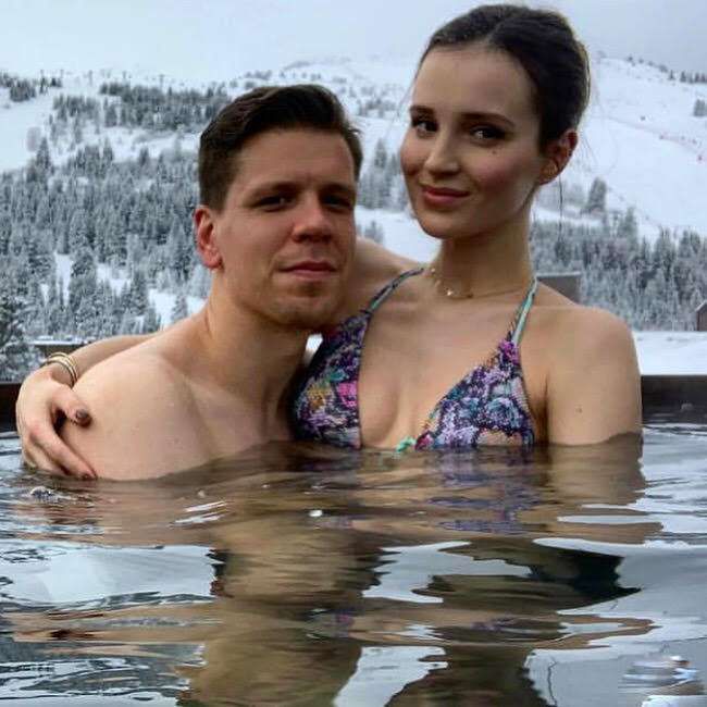 Marina Łuczenko i Wojciech Szczęsny w jacuzzi na mrozie