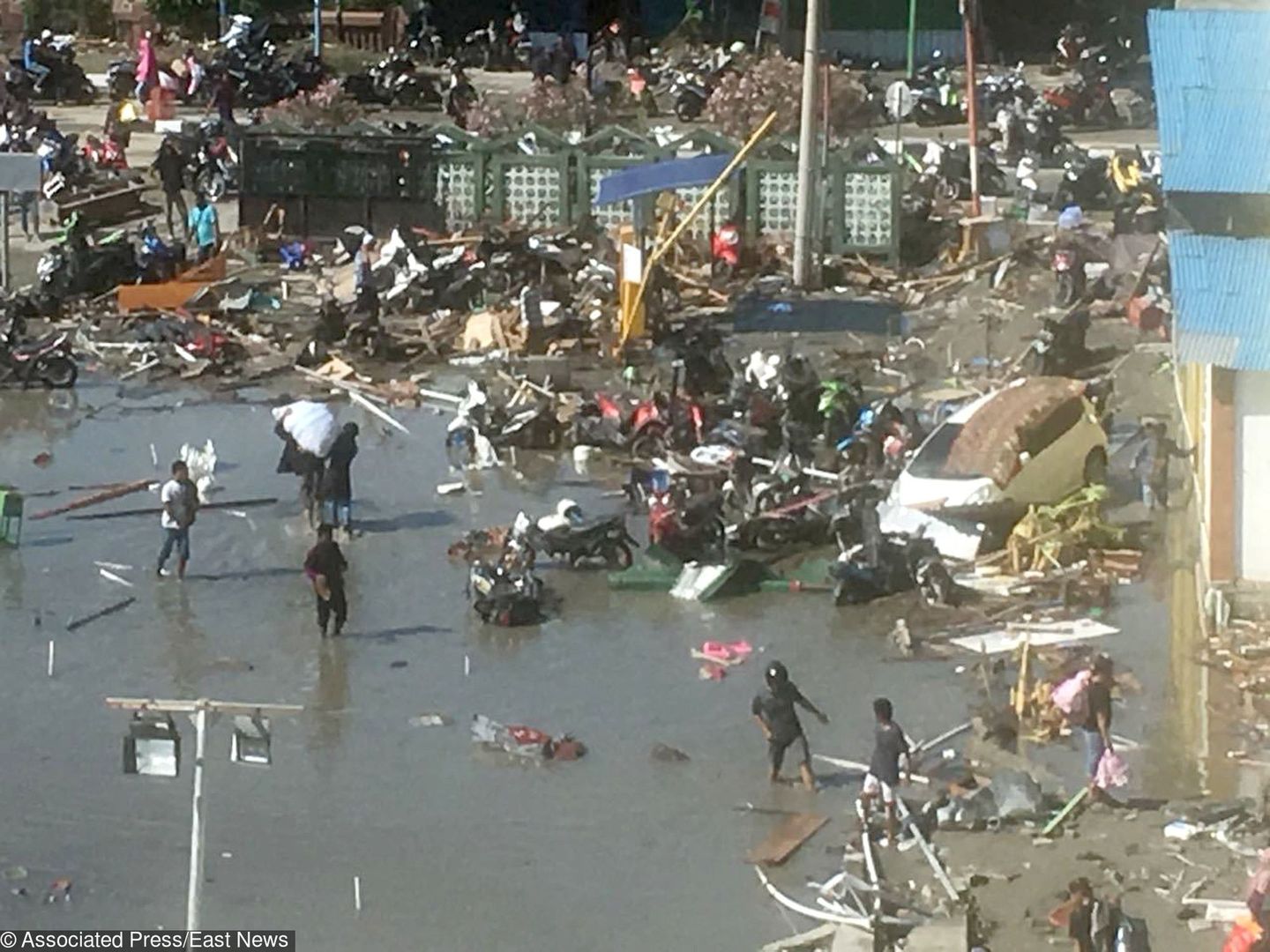 Liczba ofiar wciąż rośnie. Nagranie pokazuje ogrom tragedii w Indonezji