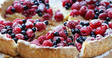 Krucha tarta z owocami