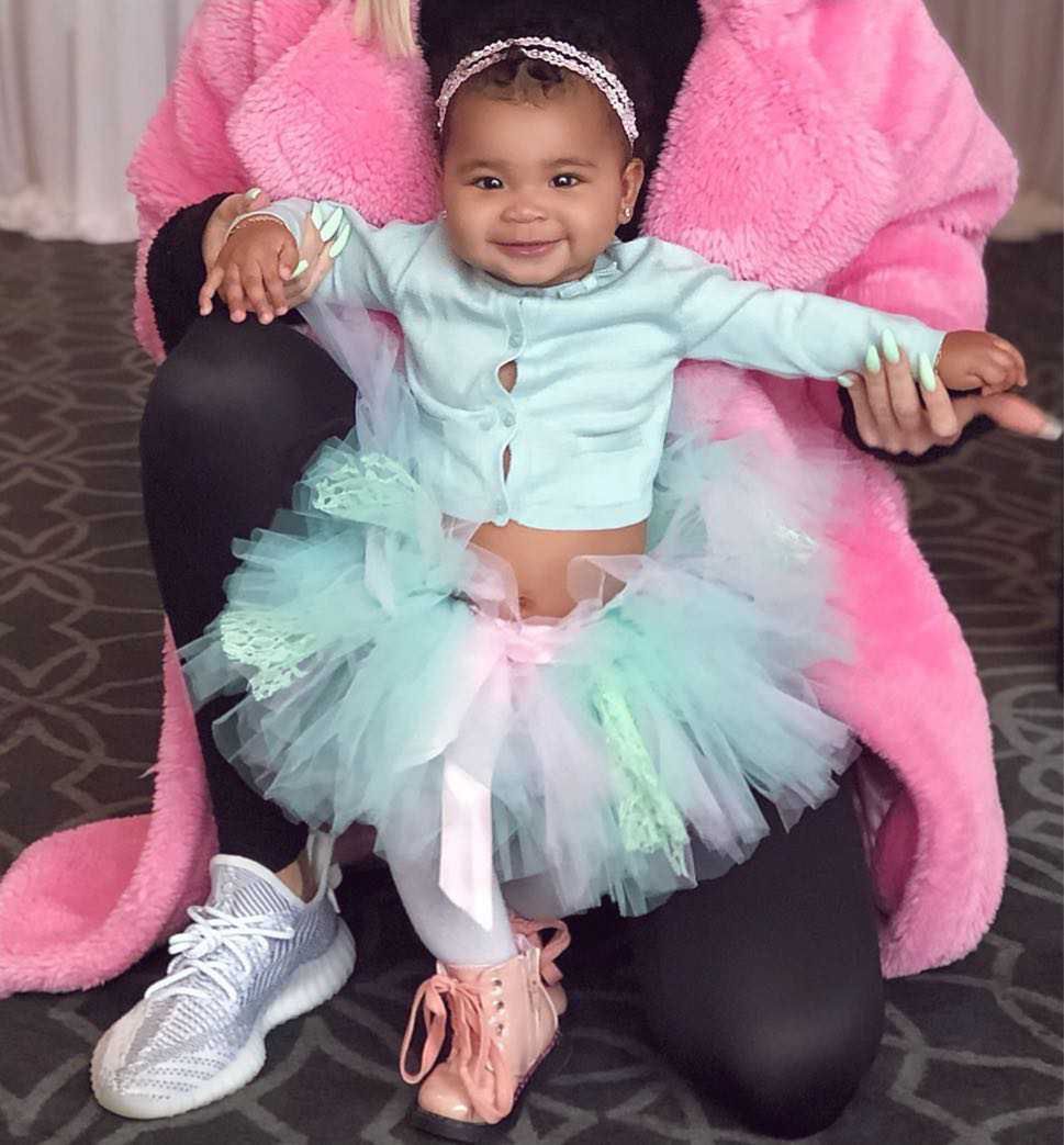 Khloe Kardashian spędza czas z córeczką True