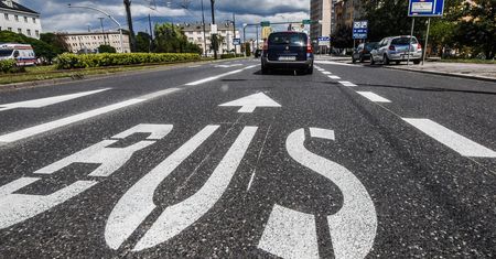 Warszawskie buspasy nie tylko dla motocyklistów? W innym polskim mieście już tak jest