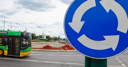 Jak jeździć po rondach?