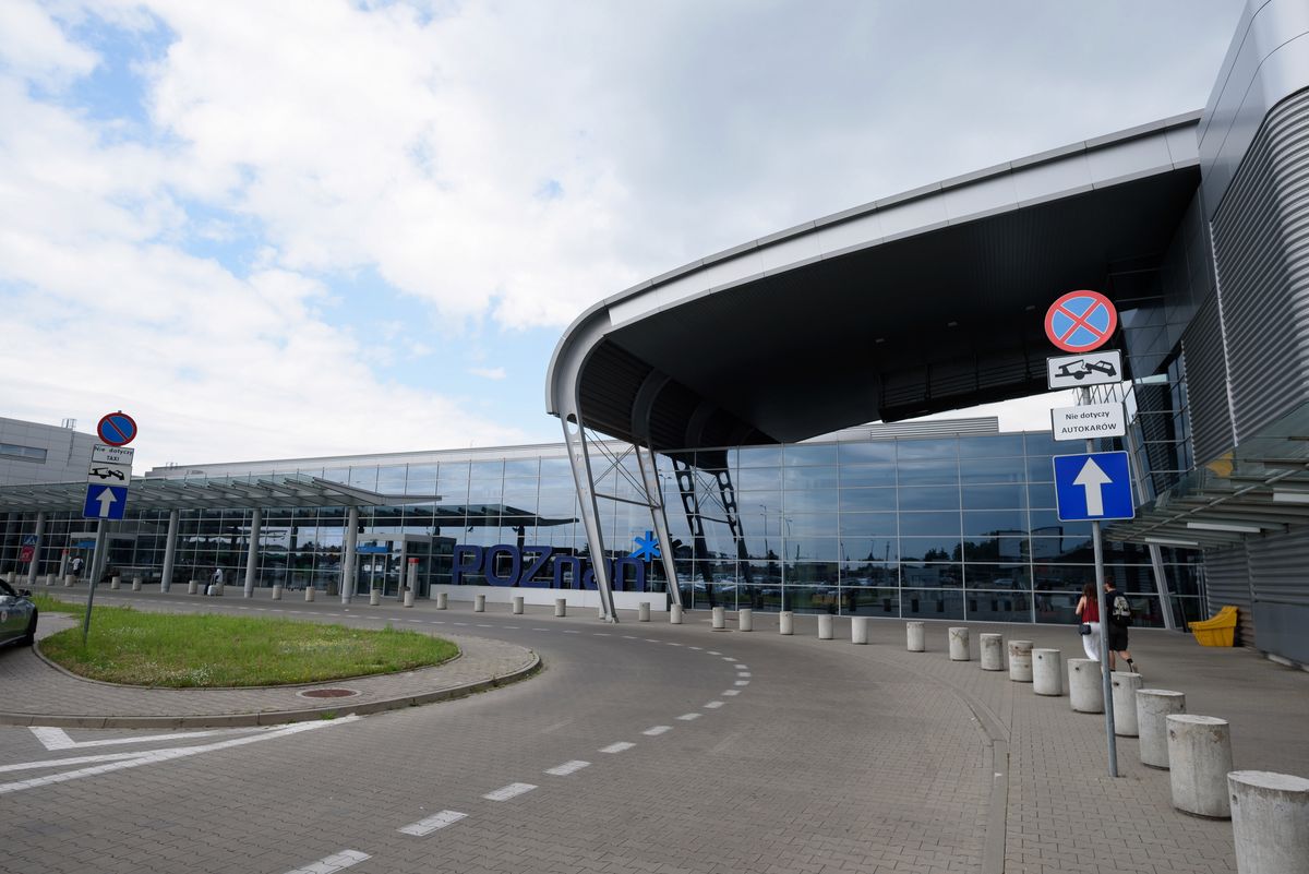 Pasażerowie utknęli na lotnisku w Poznaniu. Lot opóźniony ponad cztery godziny