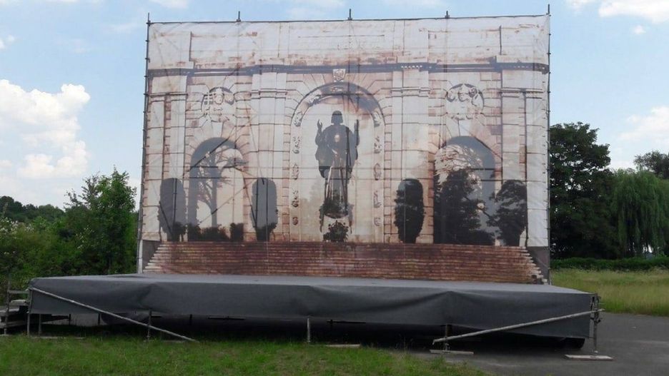 Konstrukcja z wizerunkiem pomnika oburzyła Jaśkowiaka