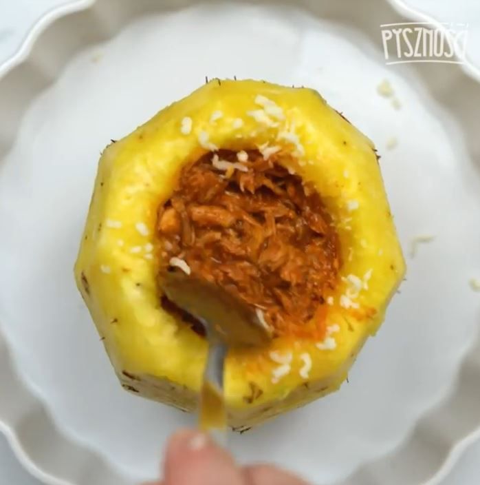 Pieczony ananas z szarpaną wieprzowiną- Pyszności