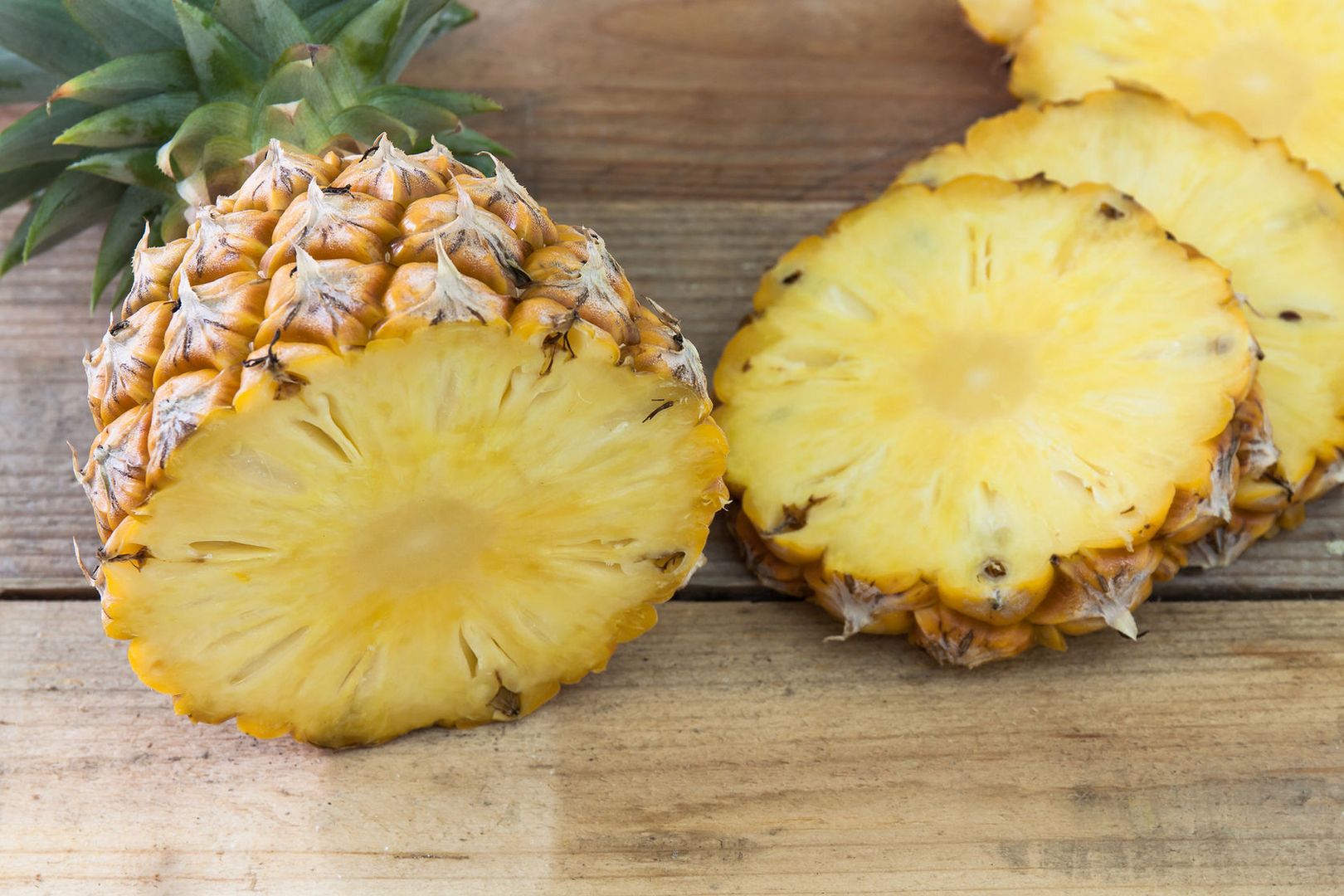Ananas w postaci świeżo zerwanego owocu znajdziemy przede wszystkim w Ameryce Południowej i na Hawajach