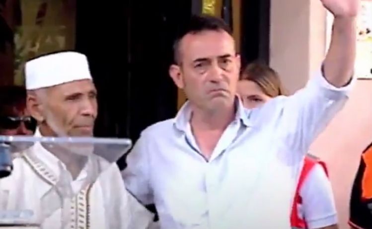Wzruszający gest. Ojciec ofiary zamachu w Barcelonie i islamski imam zaskoczyli tłum