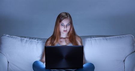 Nie polują tylko na Tinderze. Ofiarą molestowania paść możesz także na portalach rekrutacyjnych