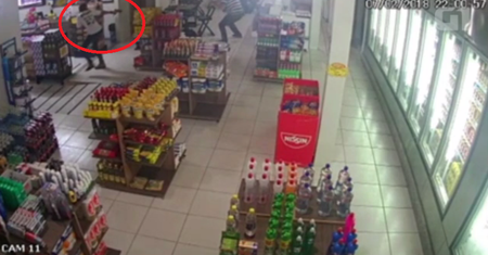 Napadli na stację, na której była policjantka. Zrobiła, co trzeba