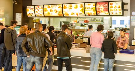 Polak je w domu. Do restauracji zaglądamy częściej tylko od Rumunów i Serbów