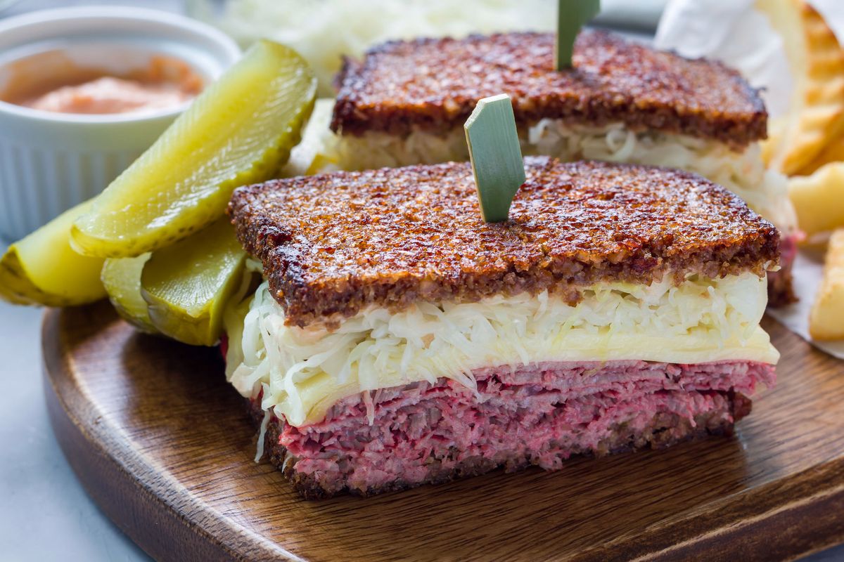 Reuben sandwich. Najpopularniejsza kanapka świata