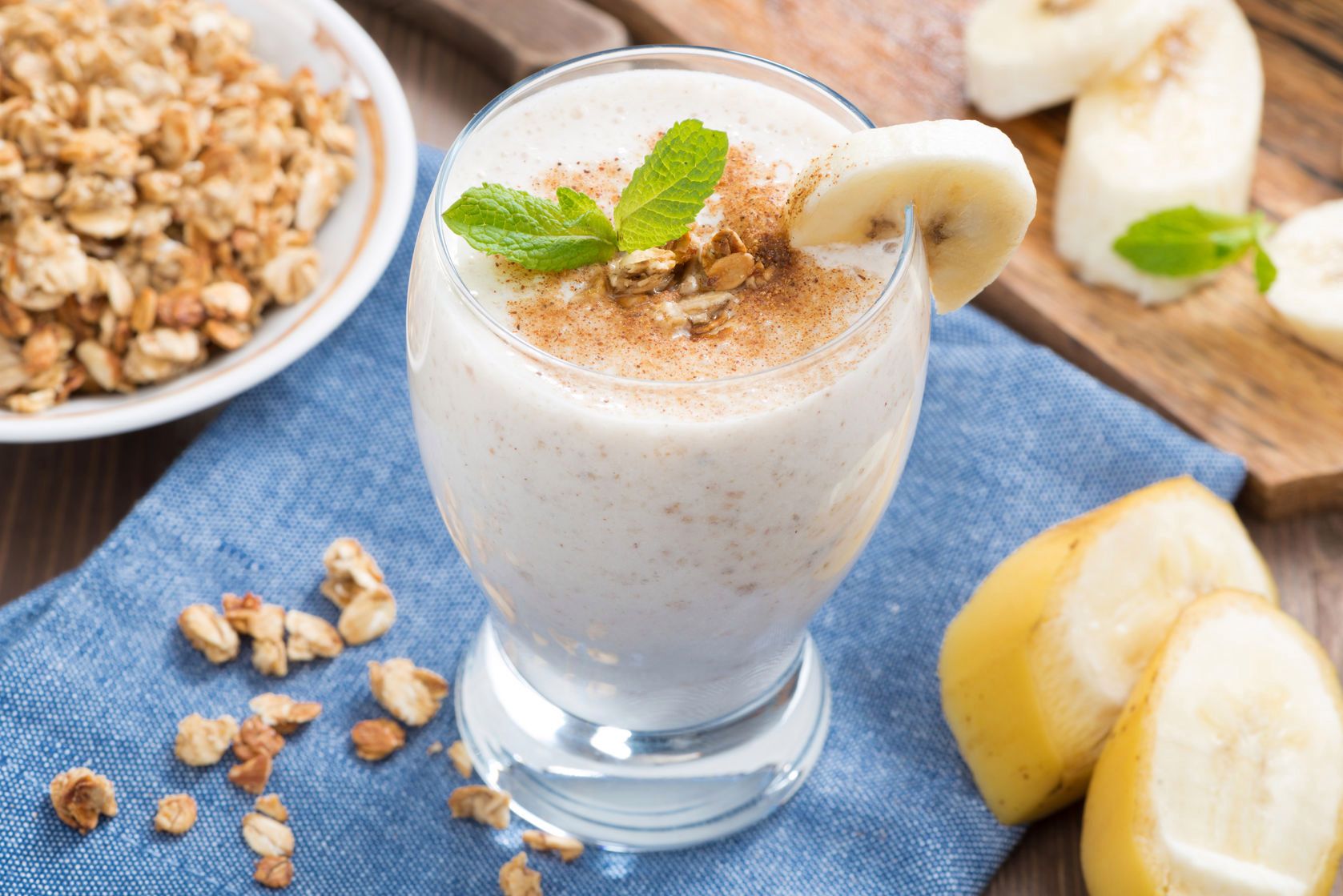 Smoothie z bananem to jedna z propozycji podania tego owocu