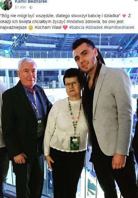 Kamil Bednarek z dziadkiem i babcią