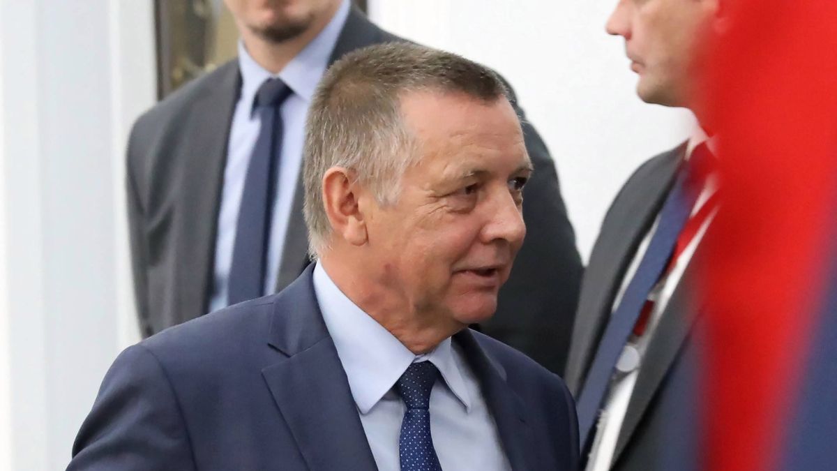 "Jako prezes Izby nie mogę pozwolić, by stała się ona przedmiotem politycznych rozgrywek i targów" - powiedział w oświadczeniu Marian Banaś.