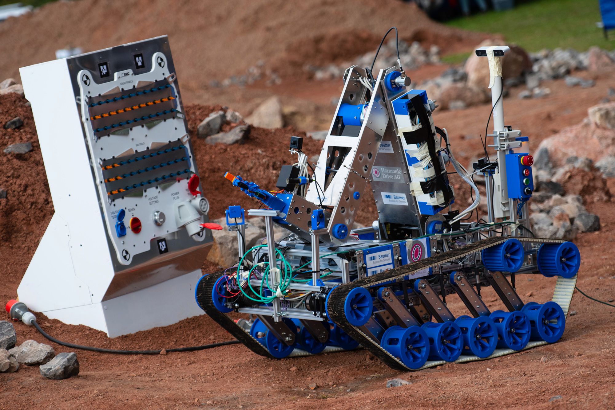 Łazik marsjański z gąsienicami. European Rover Challenge 