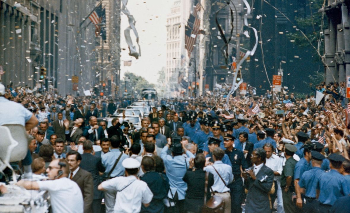 Nowy Jork wita astronautów (w pierwszym samochodzie od prawej Neil Armstrong, Michael Collins, Buzz Aldrin) po powrocie z Księżyca 