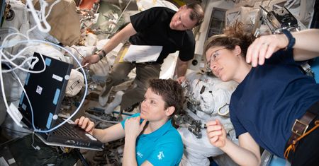 NASA rezygnuje z kosmicznego spaceru kobiet. Powód jest kuriozalny