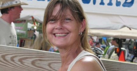 Trzymała jego ulubioną maskotkę. Wpadł w szał. Wstrząsająca historia Charli Nash
