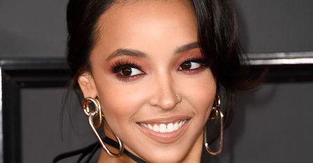 Tinashe przesadziła? Ścisnęła biust do granic możliwości
