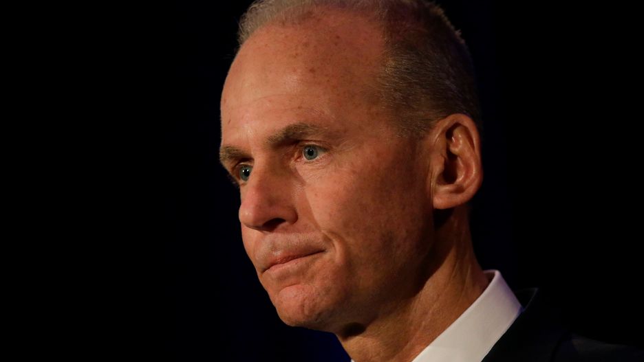 Dyrektor Boeinga Dennis Muilenburg chce, by boeing 737 MAX z poprawionym oprogramowaniem znów latał z pasażerami