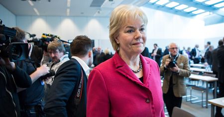 "Wiadomości" krytykują "Gazetę Wyborczą": ma doświadczenie w donosach na Polskę