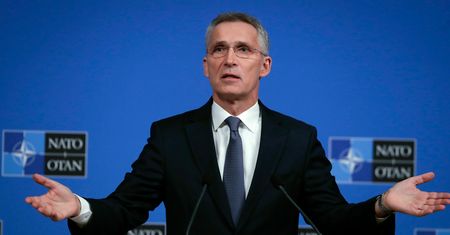 Bruksela. Jens Stoltenberg odpowiada na krytykę NATO Emmanuela Macrona