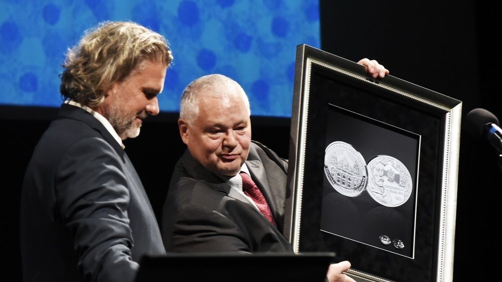 Prezes Adam Glapiński na prezentacji srebrnej monety NBP w Teatrze Słowackiego.