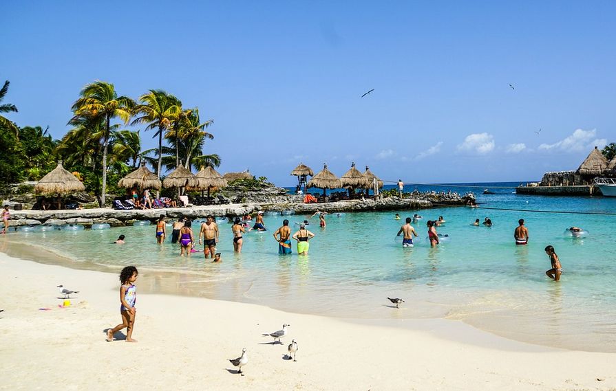 Praca w Cancun czeka. Można ją wykonywać z partnerem albo przyjacielem.