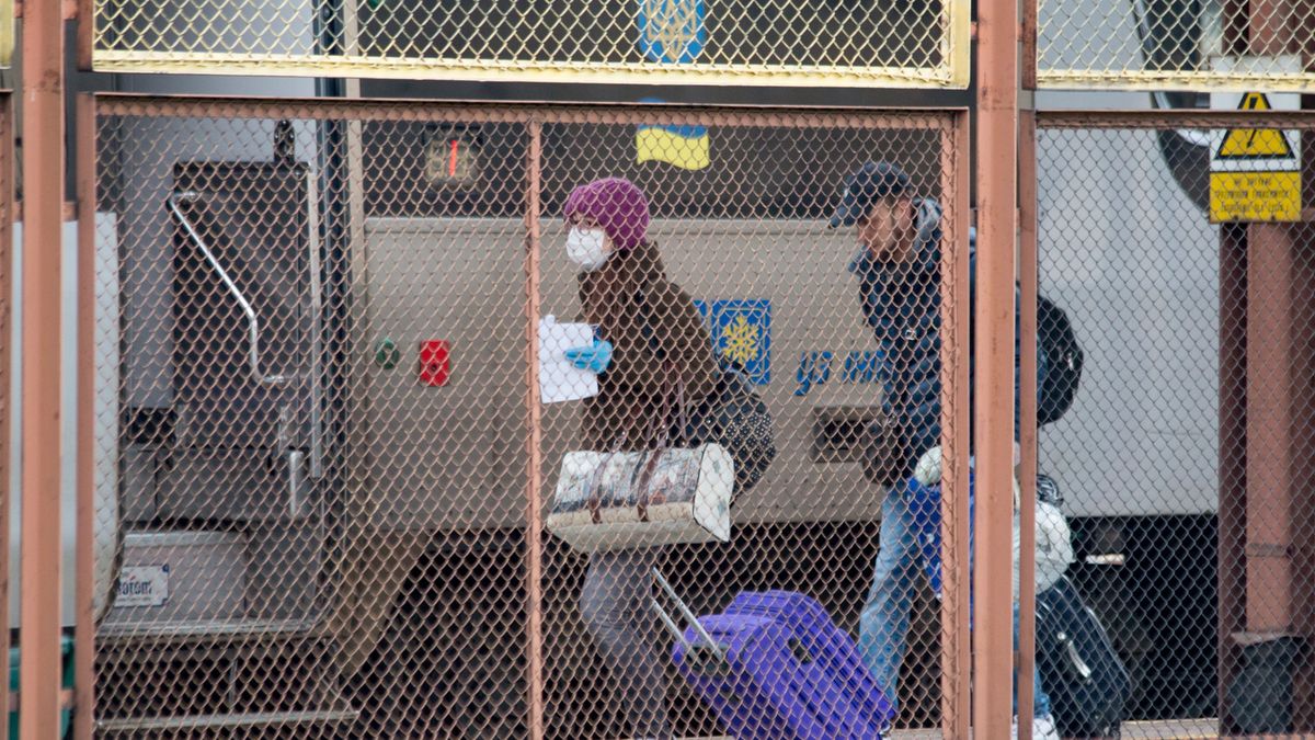 Zamknięcie granic i zagrożenie epidemiologiczne może spowodować, że pracujący przy zbiorach Ukraińcy nie dojadą.