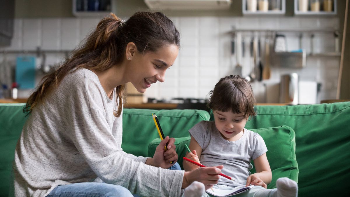 Koronawirus. Rodzice mogą ubiegać się o dodatkowy zasiłek opiekuńczy.